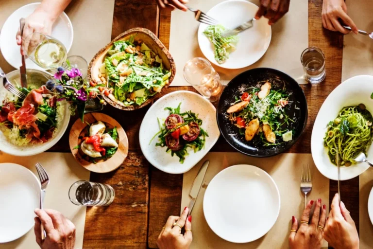 Creating a Balanced Diet: Practical Tips from Nutrition and Dietetics Experts!