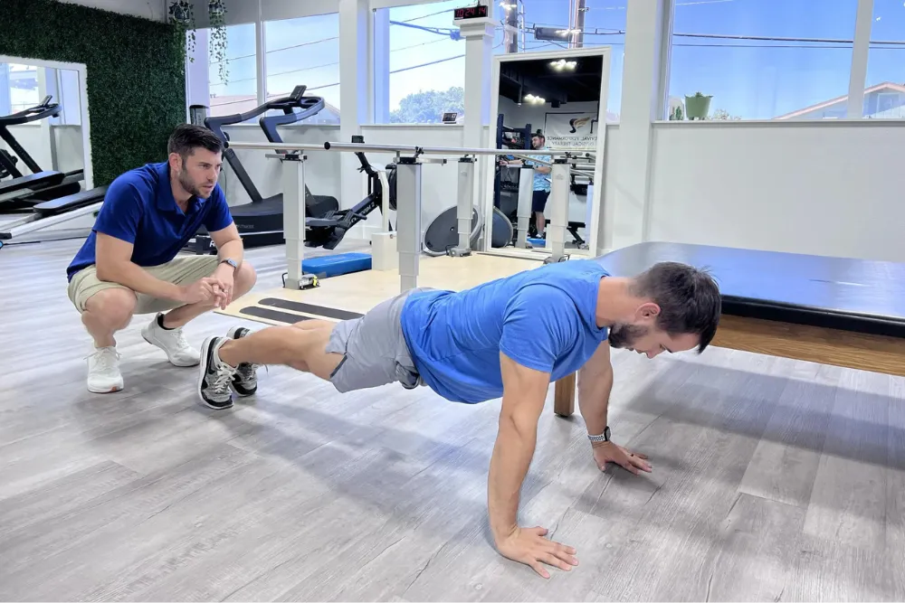 Difference Between Orthopedic Surgeons and Physical Therapists